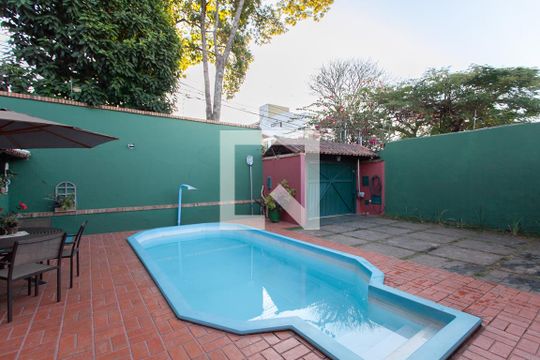Quintal de casa à venda com 3 quartos, 480m² em Santa Amelia, Belo Horizonte