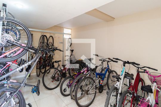 Área comum - Bicicletário de apartamento para alugar com 2 quartos, 62m² em Piratininga, Osasco