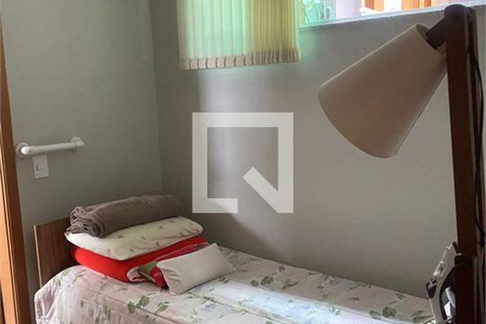 Casa à venda com 4 quartos, 180m² em Vila Carrão, São Paulo
