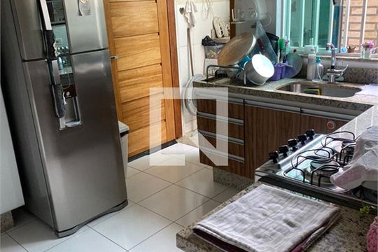 Casa à venda com 4 quartos, 180m² em Vila Carrão, São Paulo
