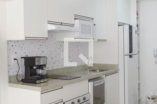 Cozinha de apartamento para alugar com 1 quarto, 29m² em Pinheiros, São Paulo