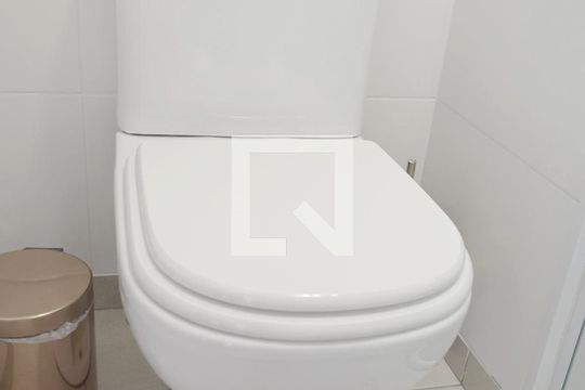 Banheiro de apartamento para alugar com 1 quarto, 29m² em Pinheiros, São Paulo