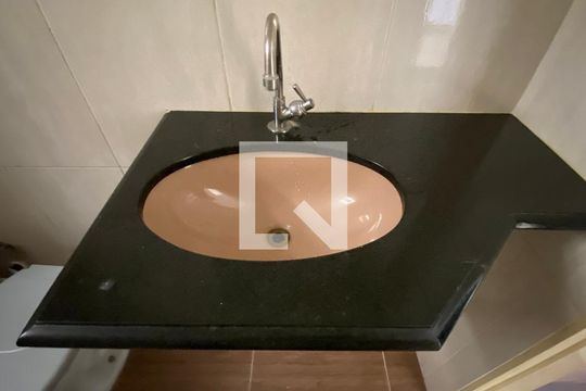 Banheiro Social de apartamento para alugar com 3 quartos, 70m² em Nova Granada, Belo Horizonte