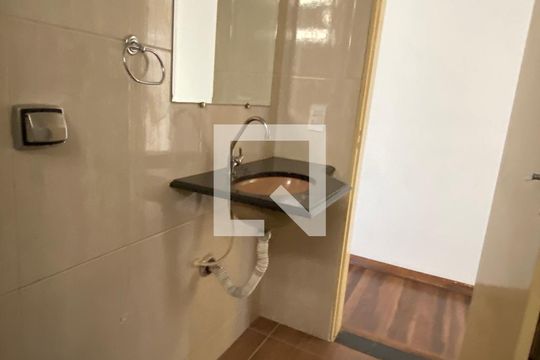 Banheiro Social de apartamento para alugar com 3 quartos, 70m² em Nova Granada, Belo Horizonte
