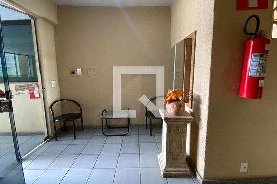 Hall de entrada de apartamento para alugar com 3 quartos, 70m² em Nova Granada, Belo Horizonte