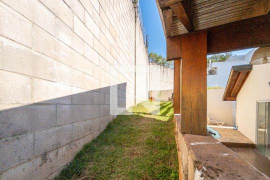 Quintal de casa de condomínio para alugar com 3 quartos, 199m² em Fazenda Santana, Valinhos