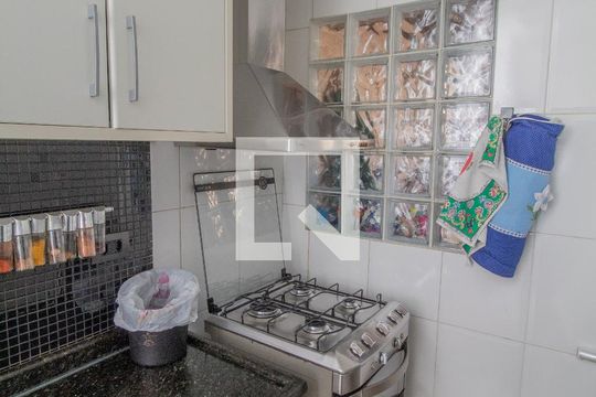 Cozinha de casa de condomínio à venda com 3 quartos, 141m² em Sítio da Figueira, São Paulo
