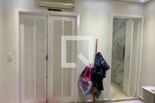Casa à venda com 5 quartos, 200m² em Vila Macedopolis, São Paulo