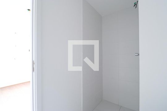 Banheiro de apartamento para alugar com 1 quarto, 27m² em Várzea da Barra Funda, São Paulo
