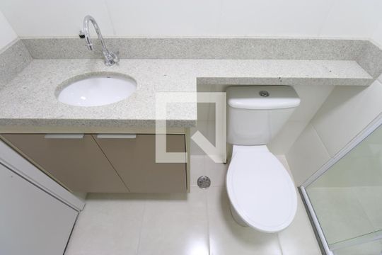 Banheiro de apartamento para alugar com 2 quartos, 66m² em Água Branca, São Paulo