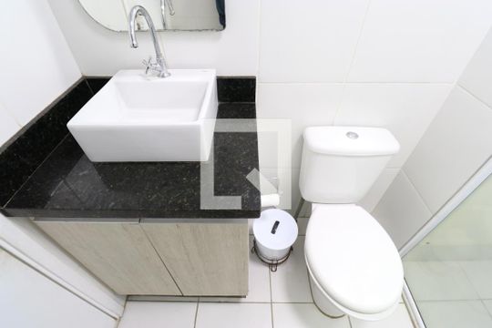 Banheiro de apartamento para alugar com 2 quartos, 57m² em Bom Retiro, São Paulo