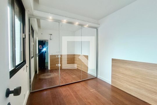 Quarto 1 de apartamento à venda com 5 quartos, 230m² em Leblon, Rio de Janeiro