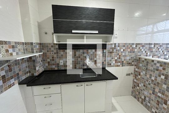 Cozinha de apartamento para alugar com 2 quartos, 55m² em Cascadura, Rio de Janeiro