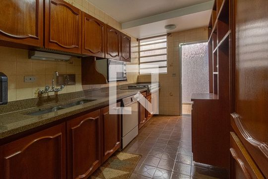 Cozinha de casa para alugar com 3 quartos, 470m² em Bosque da Saúde, São Paulo