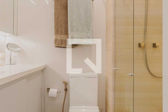 Banheiro de kitnet/studio à venda com 1 quarto, 30m² em Pinheiros, São Paulo