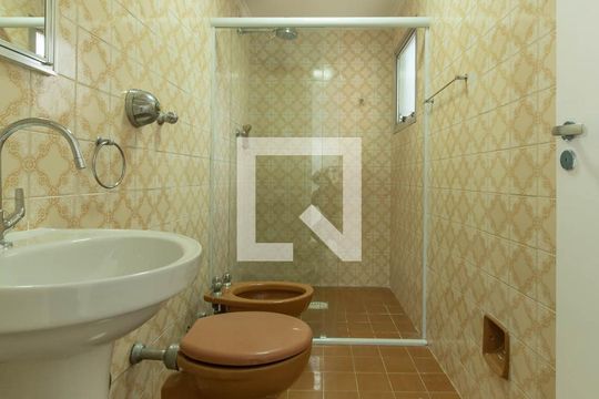 Banheiro de apartamento à venda com 2 quartos, 76m² em Vila Gumercindo, São Paulo
