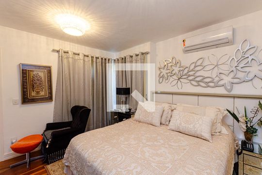 Suite 1 de casa à venda com 4 quartos, 600m² em Engenho do Mato, Niterói