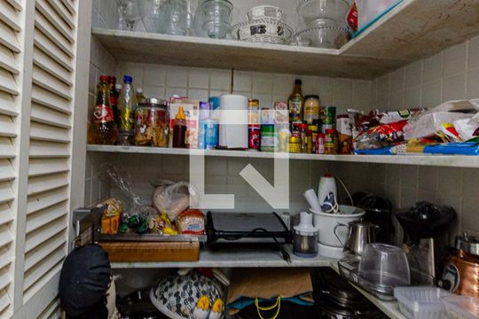 Despensa de casa à venda com 4 quartos, 600m² em Engenho do Mato, Niterói
