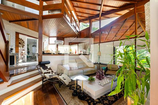 Casa à venda com 4 quartos, 600m² em Engenho do Mato, Niterói