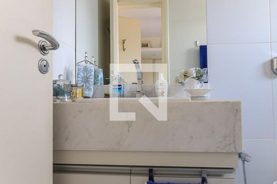 Banheiro do Quarto 1 de apartamento à venda com 2 quartos, 135m² em Real Parque, São Paulo