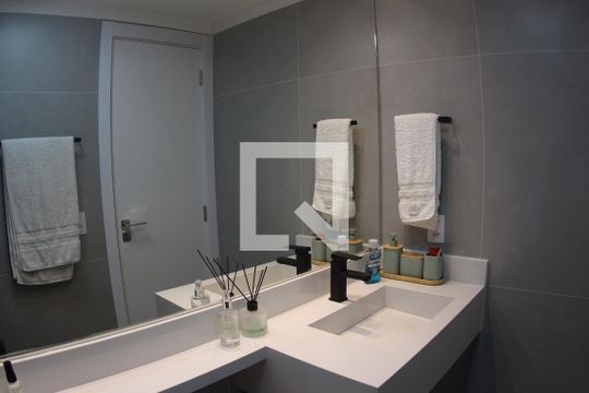 Banheiro de apartamento à venda com 2 quartos, 62m² em Jardim Independência, São Paulo