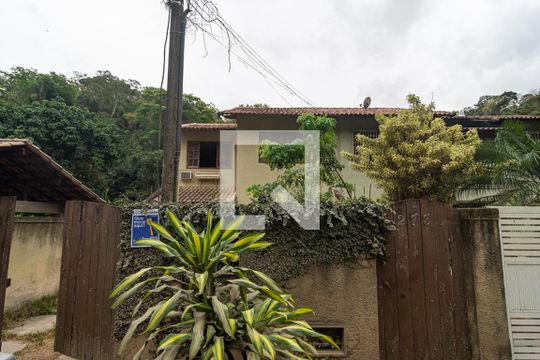 fachada de casa à venda com 3 quartos, 95m² em Vila Progresso, Niterói