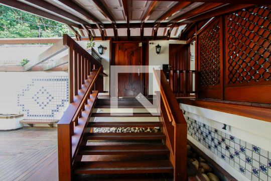 Escada da entrada de casa de condomínio à venda com 4 quartos, 443m² em Joá, Rio de Janeiro