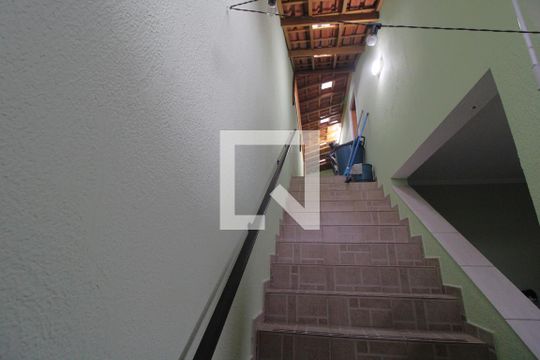 Escada fundos da casa de casa à venda com 3 quartos, 125m² em Cidade Dutra, São Paulo