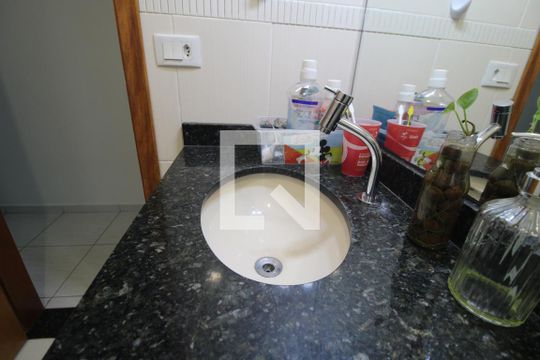 Banheiro comum de casa à venda com 3 quartos, 125m² em Cidade Dutra, São Paulo