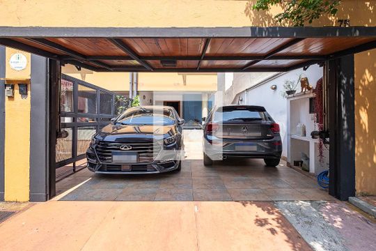 Fachada de casa à venda com 3 quartos, 180m² em Sumarezinho, São Paulo