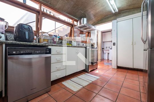 Cozinha de casa à venda com 3 quartos, 180m² em Sumarezinho, São Paulo