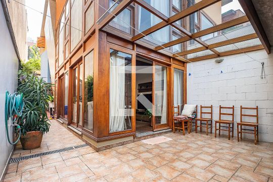 Quintal de casa à venda com 3 quartos, 180m² em Sumarezinho, São Paulo