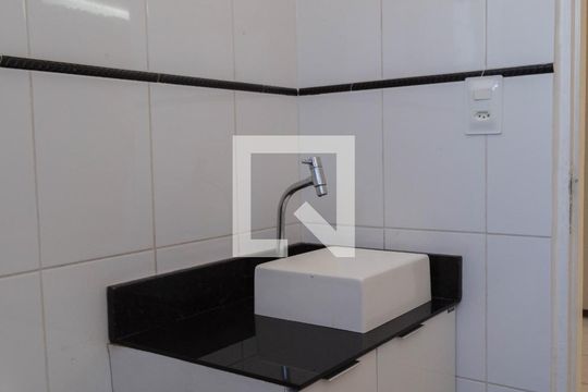 Banheiro de apartamento à venda com 2 quartos, 60m² em Jardim Bom Clima, Guarulhos