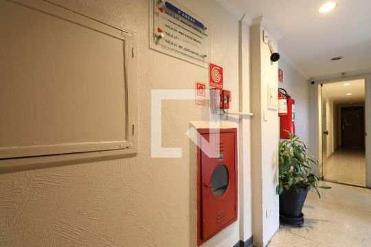 Hall de apartamento para alugar com 1 quarto, 39m² em Lapa, São Paulo