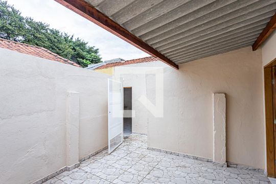 Área de Serviço e quintal de casa para alugar com 2 quartos, 56m² em Parque Peruche, São Paulo