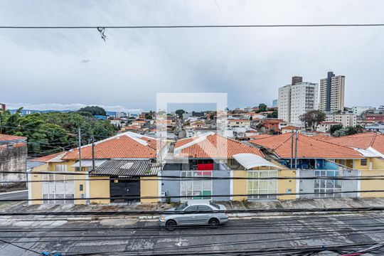 Vista Quarto 1 de casa para alugar com 2 quartos, 56m² em Parque Peruche, São Paulo