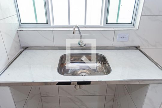 Cozinha de casa para alugar com 2 quartos, 56m² em Parque Peruche, São Paulo