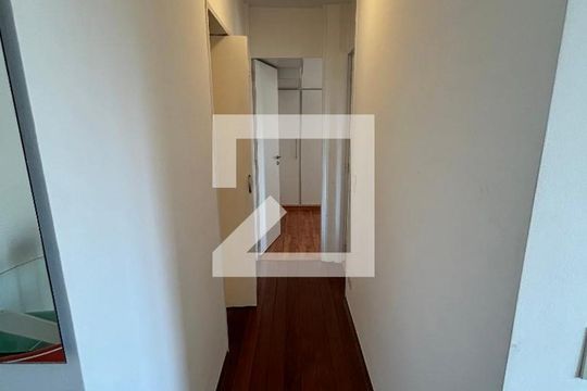 Corredor de apartamento para alugar com 2 quartos, 58m² em Alto de Pinheiros, São Paulo