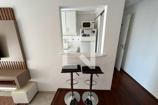 Sala de apartamento para alugar com 2 quartos, 58m² em Alto de Pinheiros, São Paulo