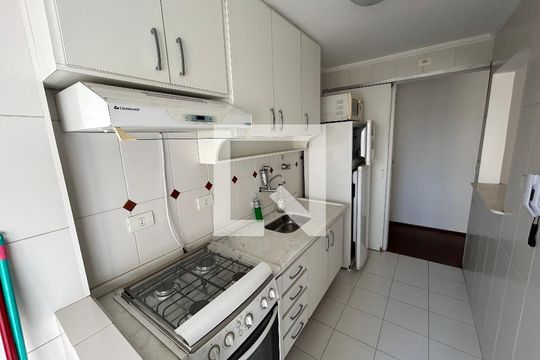 Cozinha de apartamento para alugar com 2 quartos, 58m² em Alto de Pinheiros, São Paulo
