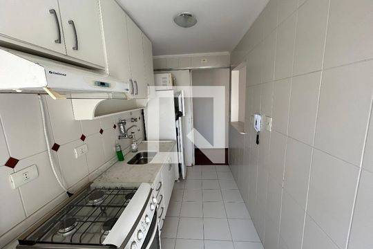 Cozinha de apartamento para alugar com 2 quartos, 58m² em Alto de Pinheiros, São Paulo