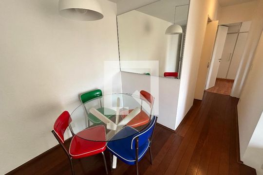 Sala de apartamento para alugar com 2 quartos, 58m² em Alto de Pinheiros, São Paulo
