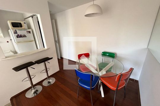 Sala de apartamento para alugar com 2 quartos, 58m² em Alto de Pinheiros, São Paulo