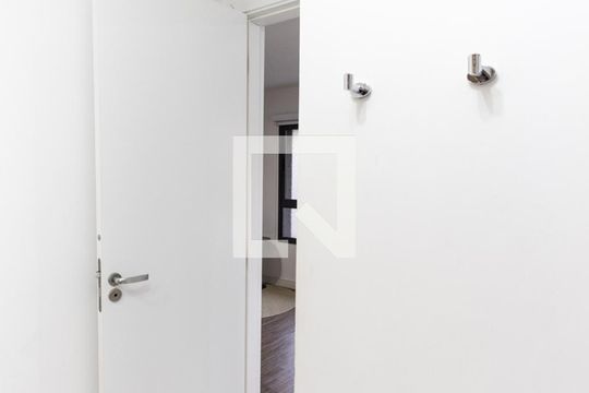 Banheiro de kitnet/studio para alugar com 1 quarto, 32m² em Pompeia, São Paulo