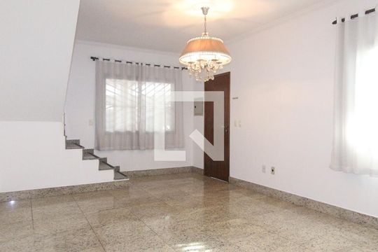 Sala de casa para alugar com 3 quartos, 141m² em Quinta da Paineira, São Paulo