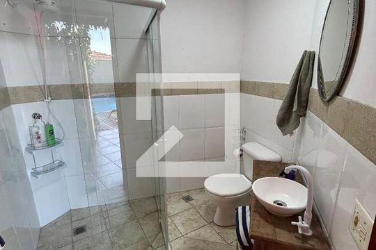 Banheiro da area comum de casa para alugar com 5 quartos, 320m² em Siciliano, São Paulo