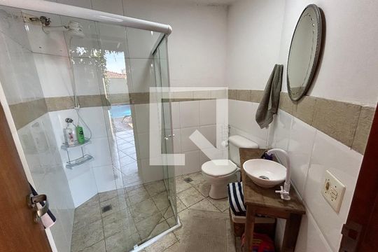 Banheiro da area comum de casa para alugar com 5 quartos, 320m² em Siciliano, São Paulo