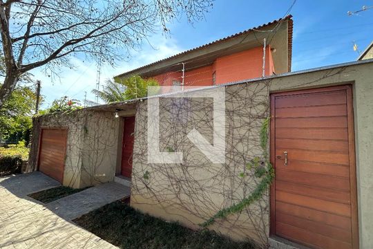 Fachada da casa de casa para alugar com 5 quartos, 320m² em Siciliano, São Paulo