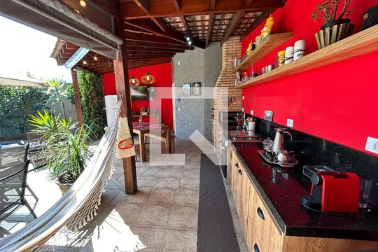 Área comum de casa para alugar com 5 quartos, 320m² em Siciliano, São Paulo