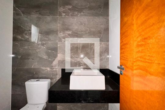 Lavabo de casa à venda com 3 quartos, 200m² em Parque das Nações, Santo André